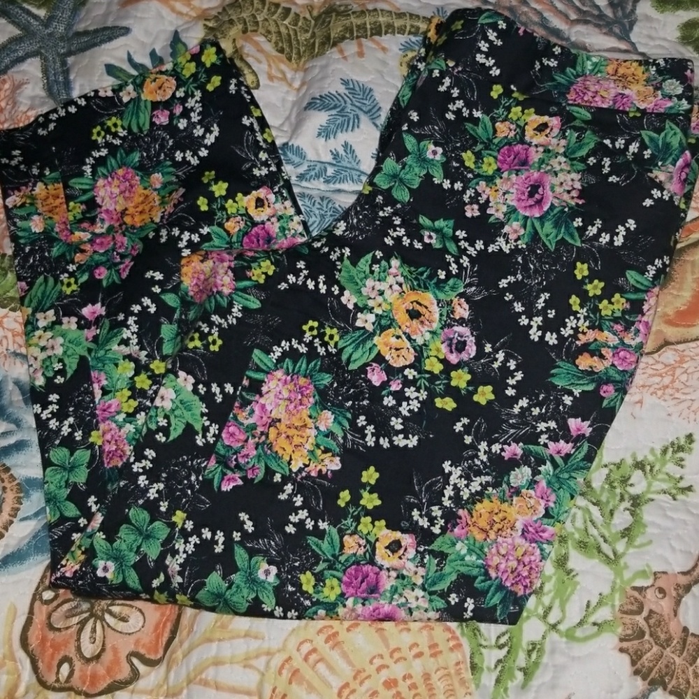 Laundry By Shelli Segal Floral Cropped Pants - Black and Multicolor